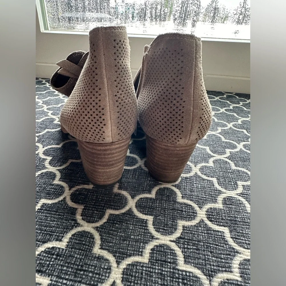 Vince Camuto Nethora Perforated Taupe Leather Ankle Boots- size 7.5